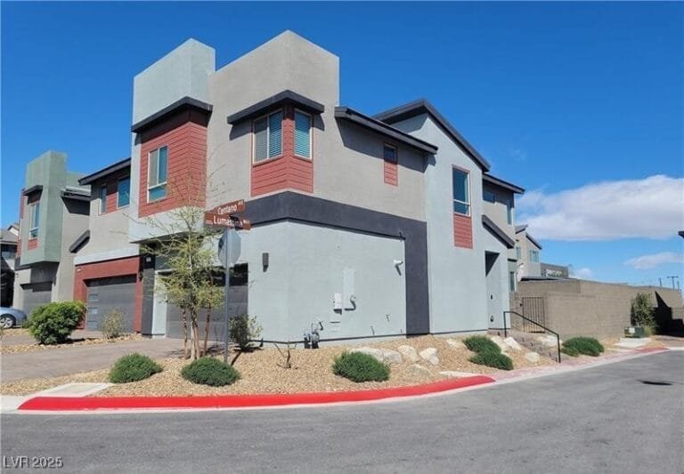 3210 Centano Avenue | Modern Townhome with Chef’s Kitchen & Loft