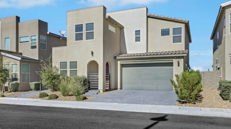 Timorasso Inspirada – 4 Bed/3 Bath Pool Home with Paid-Off Solar