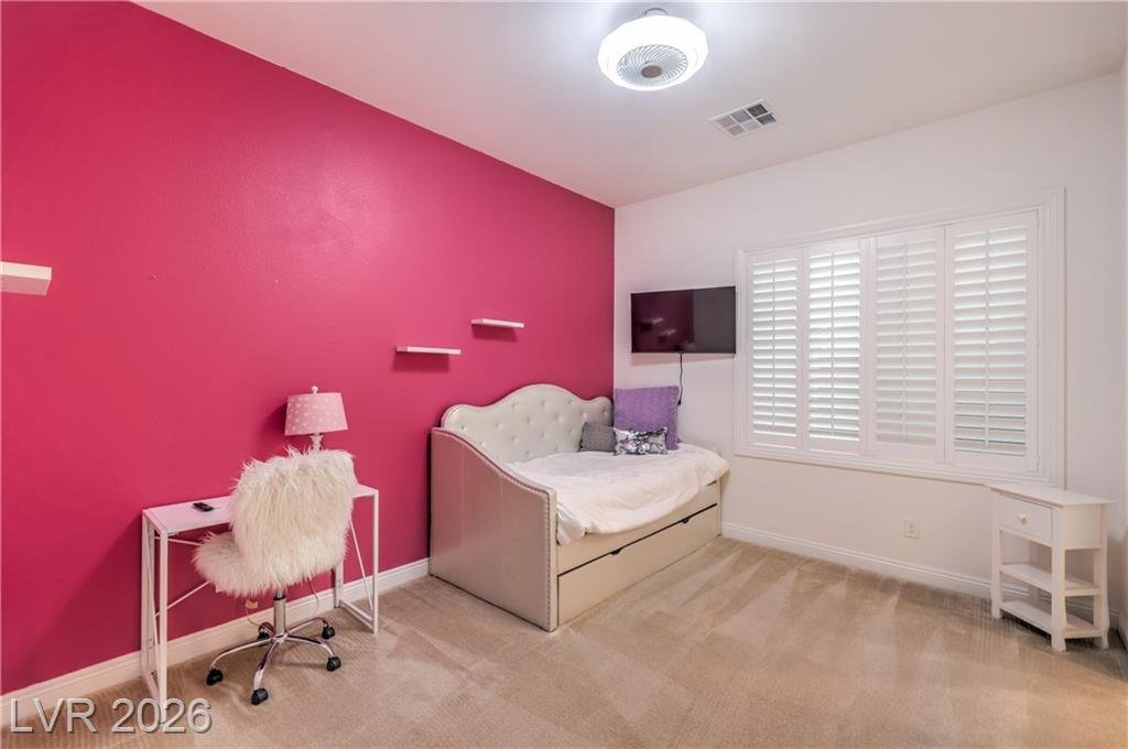 Secondary bedroom with ceiling fan