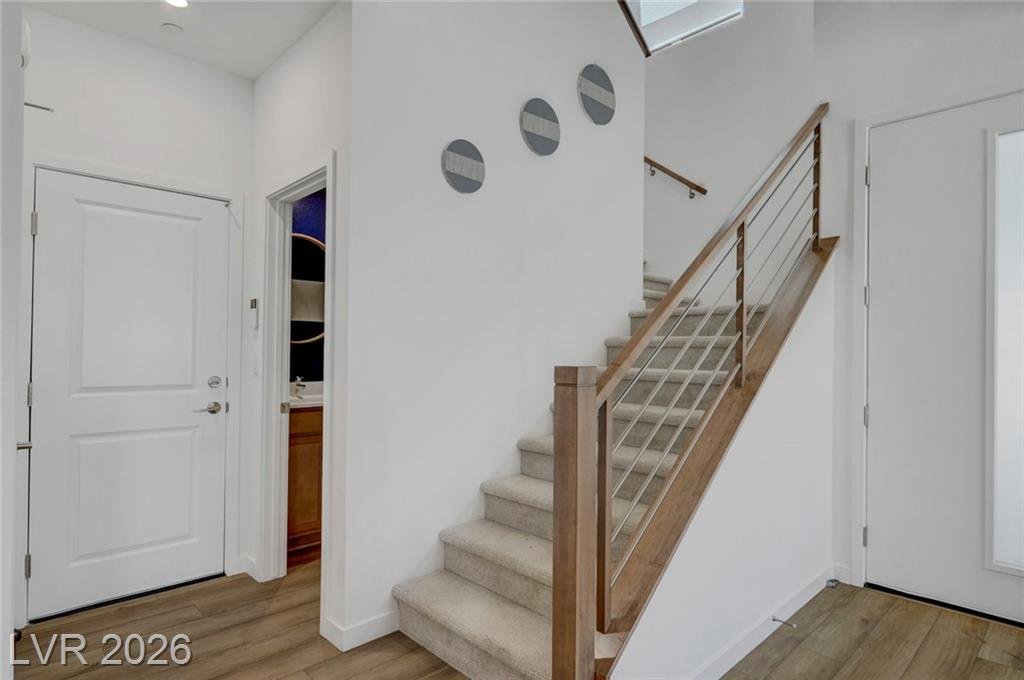 Staircase with modern horizontal cable railing