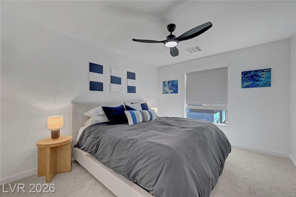 Secondary bedroom with ceiling fan