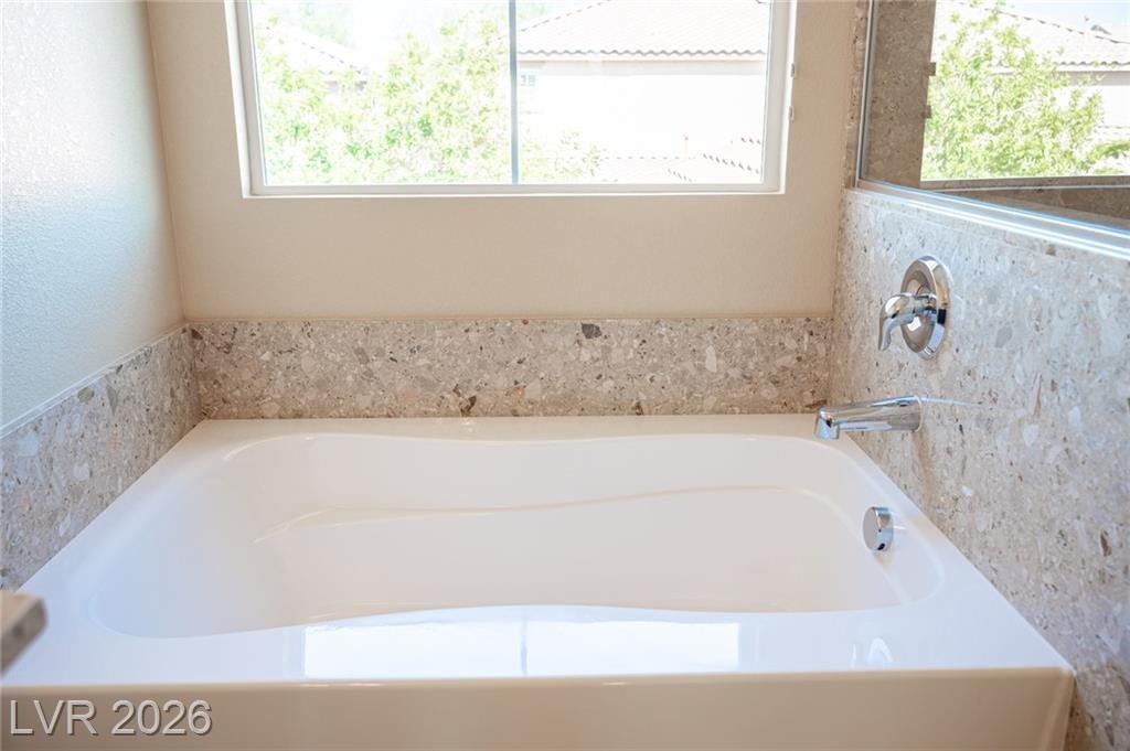 Primary bath soaking tub at 3198 Sisley Garden Avenue