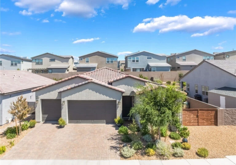 2674 Summit Springs St | 3 Bed 3.0 Bath Home in Inspirada