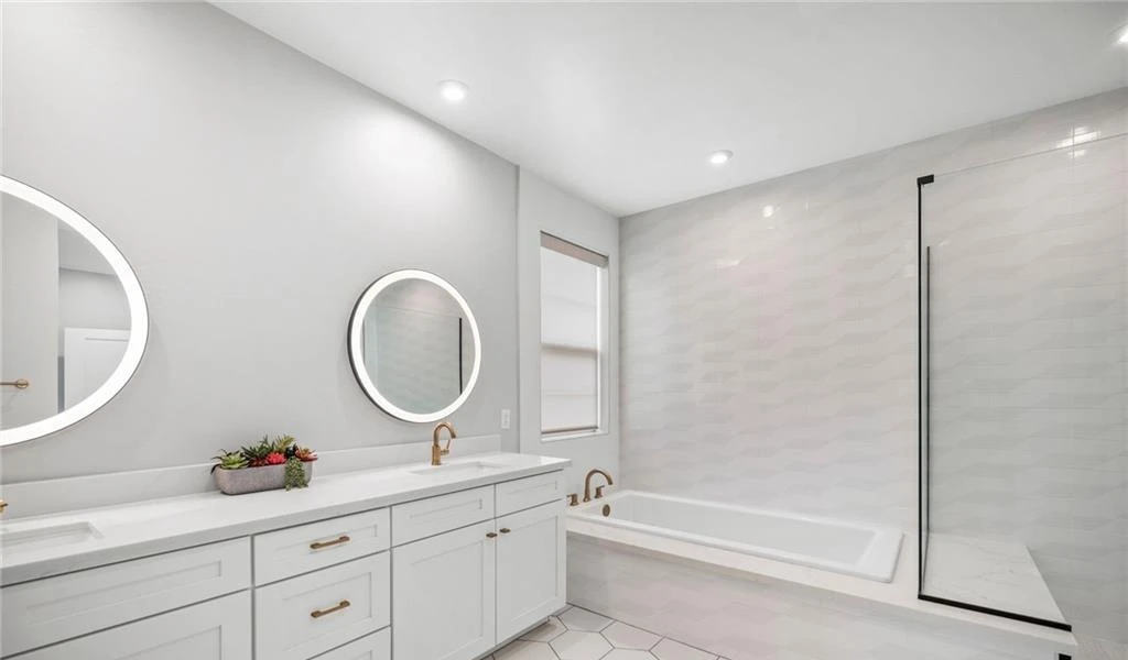 Primary Bath at 3194 Poplar Crest Court, Inspirada Henderson NV - 4 Bed Home for Sale