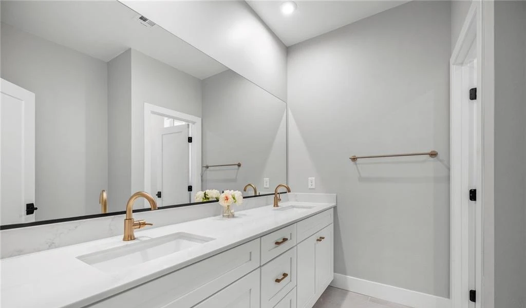 Bathroom at 3194 Poplar Crest Court, Inspirada Henderson NV - 4 Bed Home for Sale