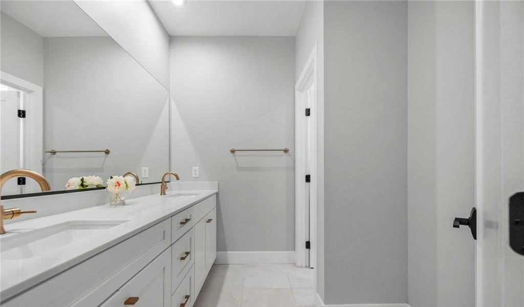 Bathroom at 3194 Poplar Crest Court, Inspirada Henderson NV - 4 Bed Home for Sale